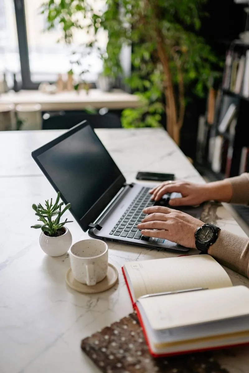 travailler sur l'ordinateur