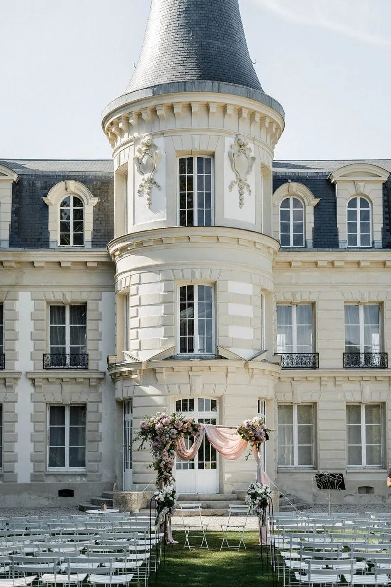le chateau d'hardricourt zoom sur la tour