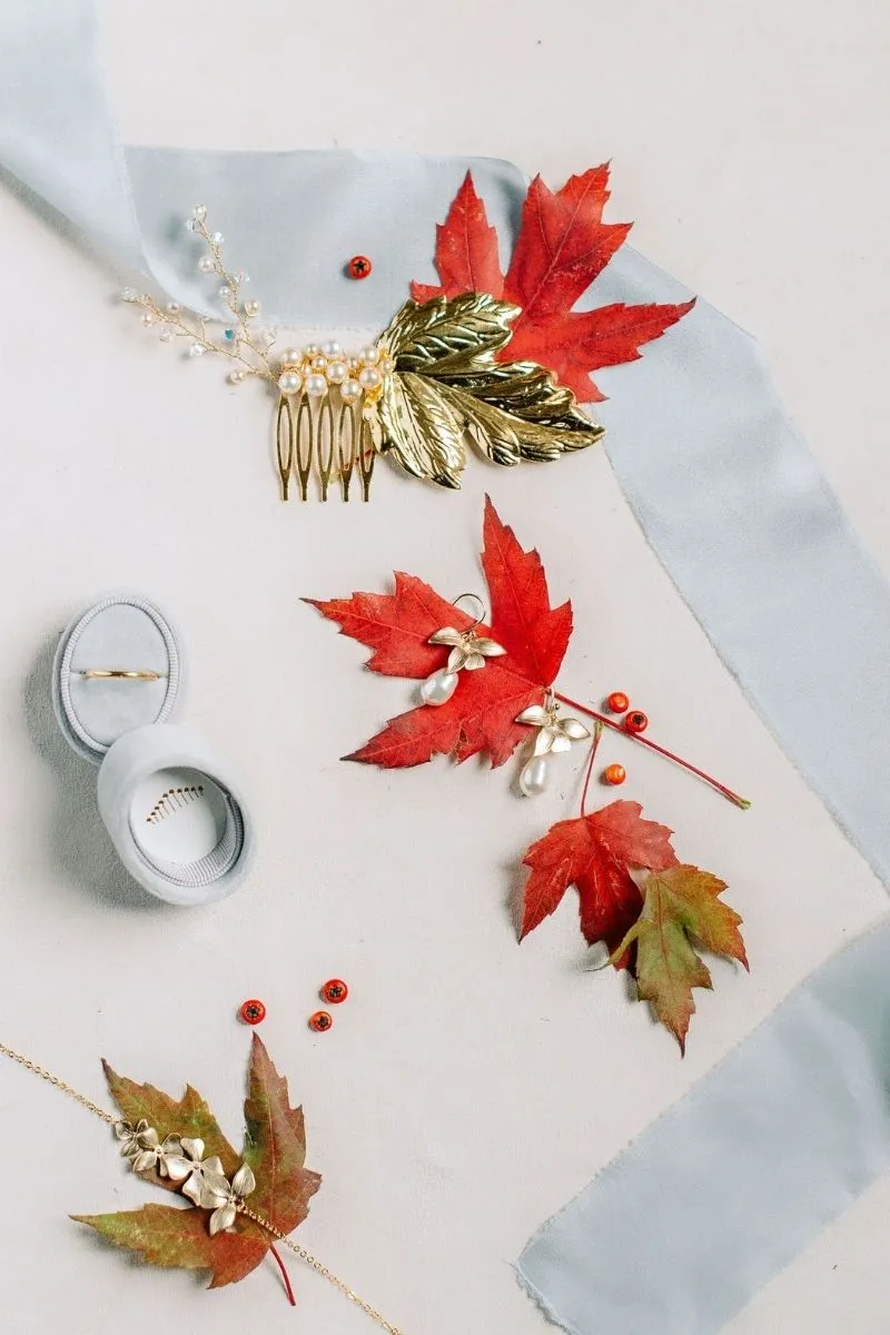 table avec feuilles couleur automne du Domaine de Quincampois
