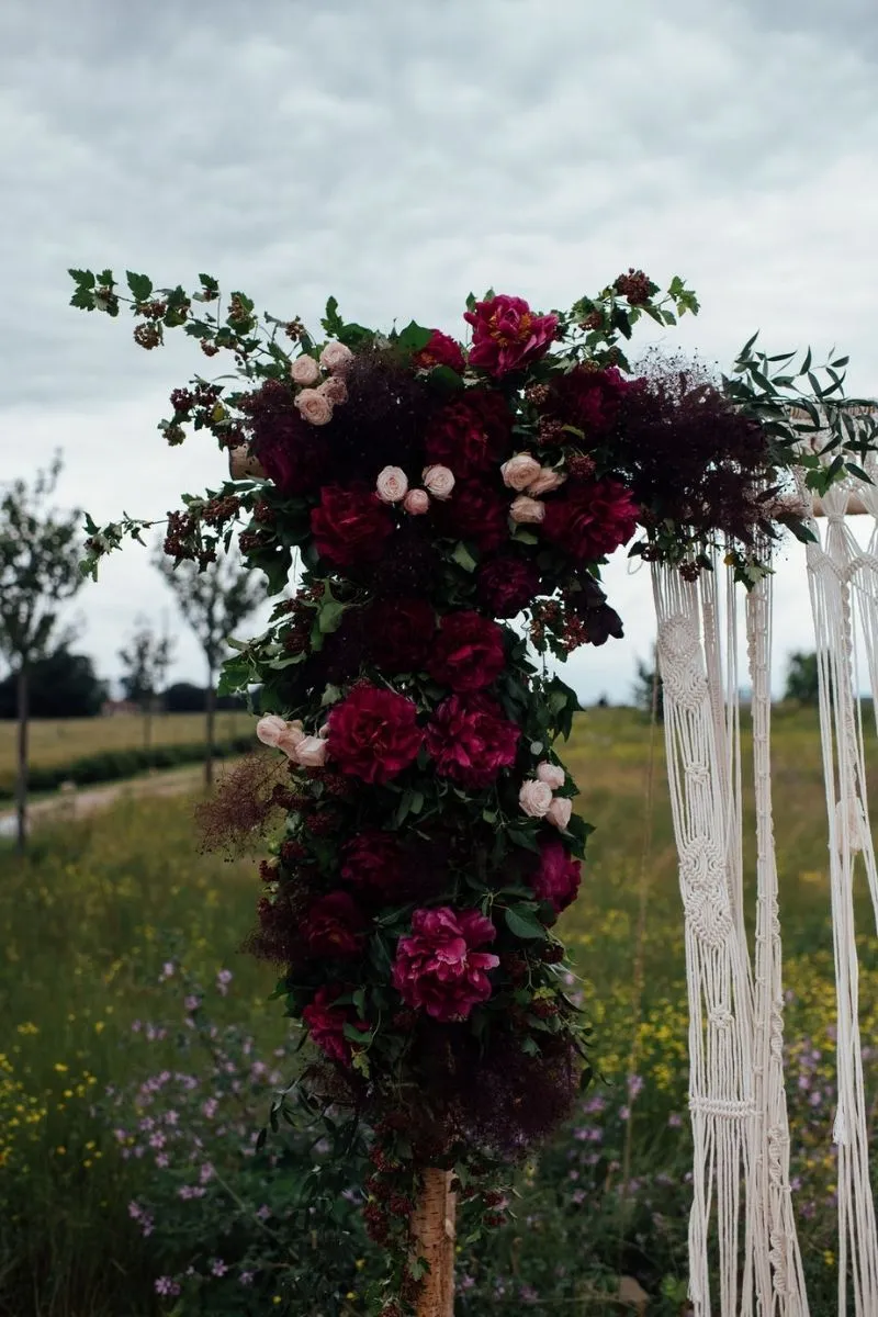 zoom sur arche en fleurs à la Ferme d'Armenon