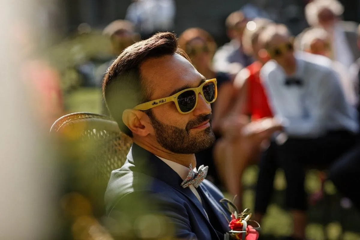 zoom sur marié du Mariage fun et coloré