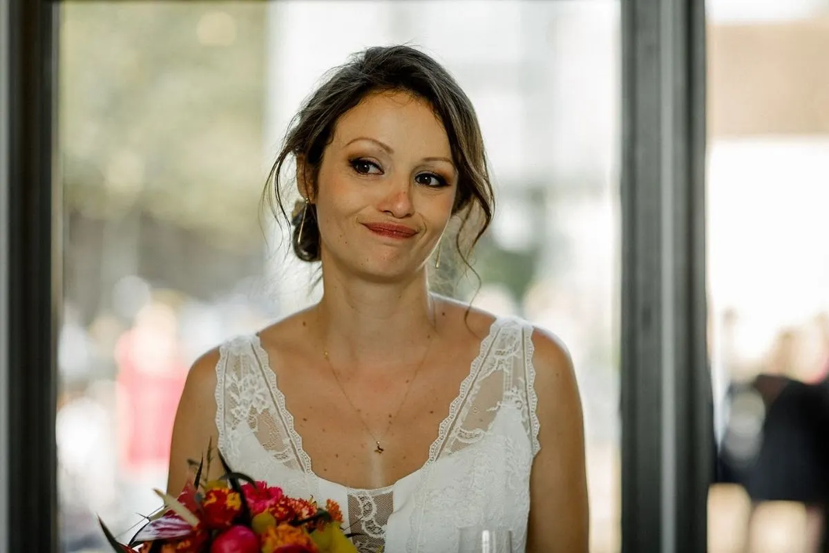 la mariée du Mariage fun et coloré