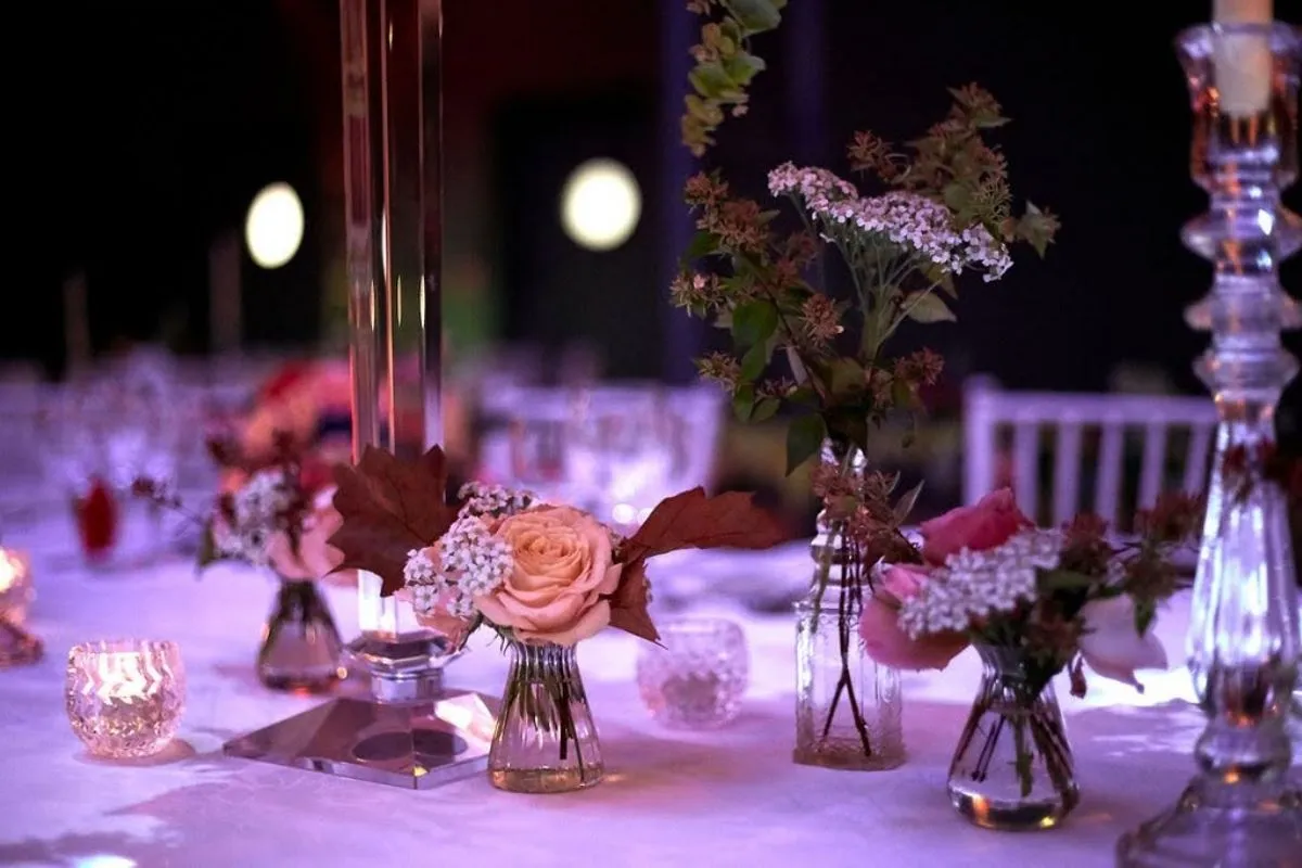 zoom saison automne table de mariage éclairage faible