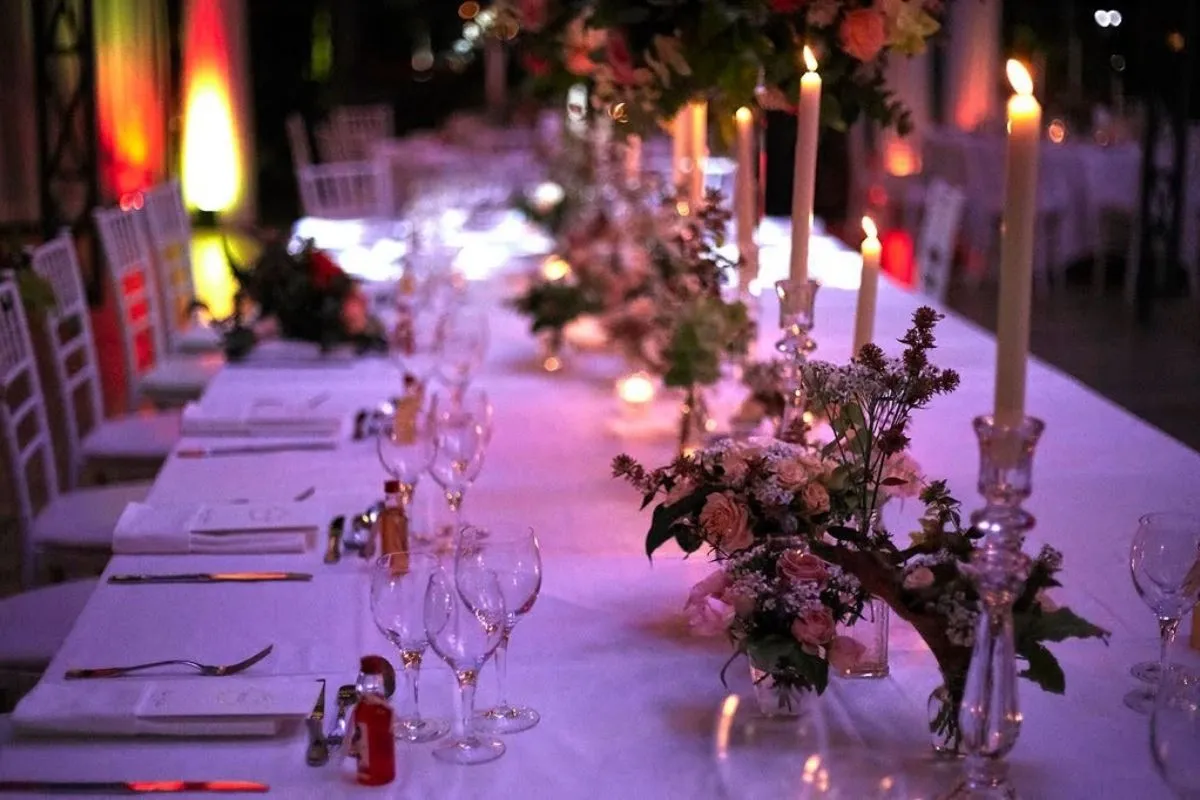 saison automne table de mariage éclairage faible