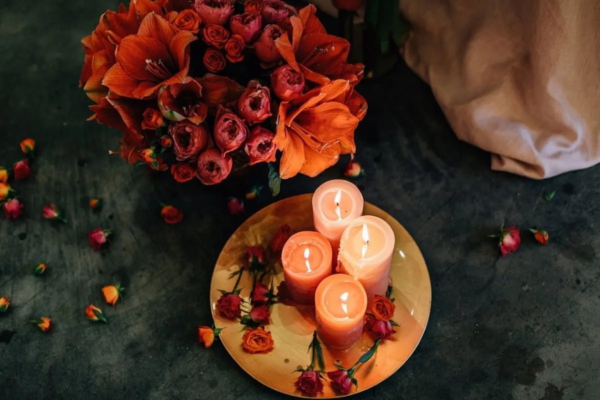 zoom sur table avec bougies